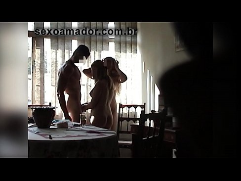 ❤️ Des amis sexuels invitent un homme géant et font un plan à trois avec lui Porno de qualité at us ❤