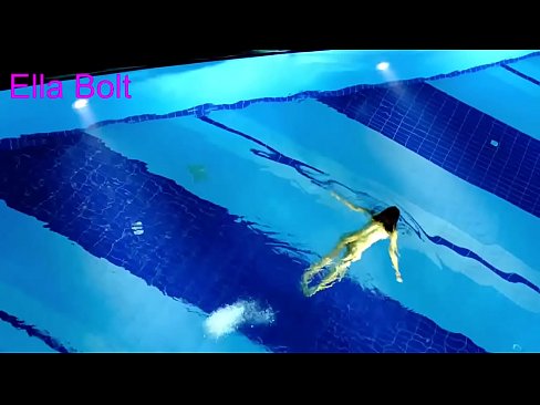 ❤️ Je ne peux pas m'arrêter de regarder, jeune blonde prise en train de nager nue dans la piscine de la station ELLA BOLT. Porno de qualité at us ❤