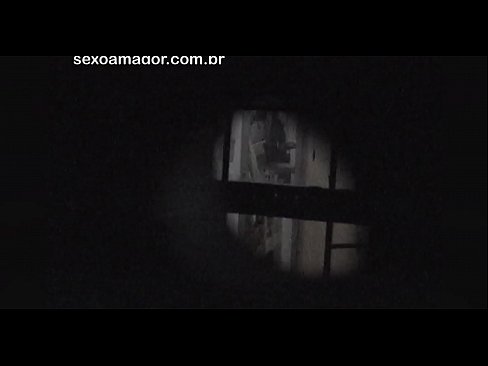 ❤️ Blondie se fait secrètement filmer par un voyeur du quartier caché derrière des briques creuses. Porno de qualité at us ❤